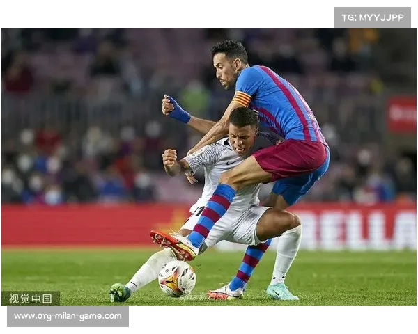 西甲联赛格拉纳达路易斯苏亚雷斯挑射破门